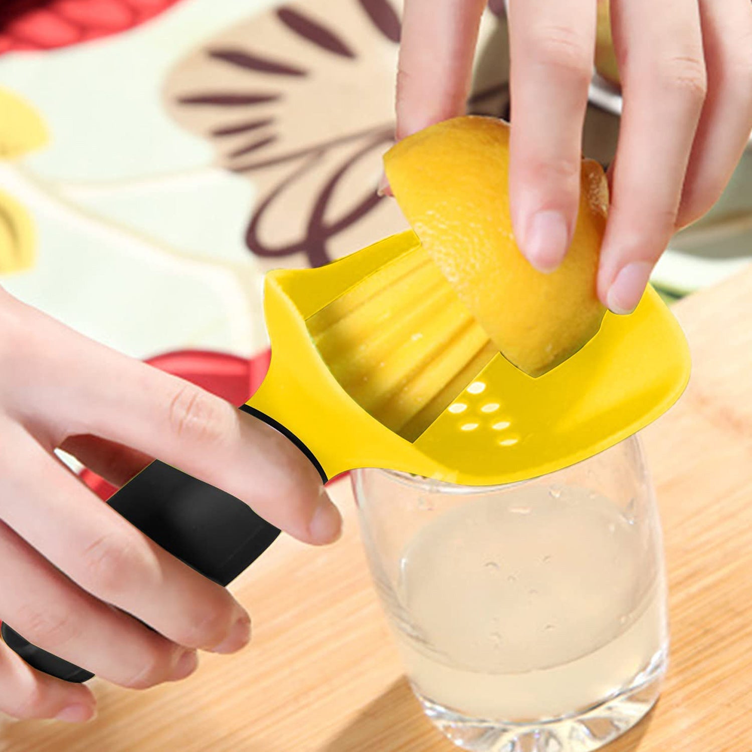 Transform Your Kitchen Experience with the Creative Manual Juicer Kitchen Gadget